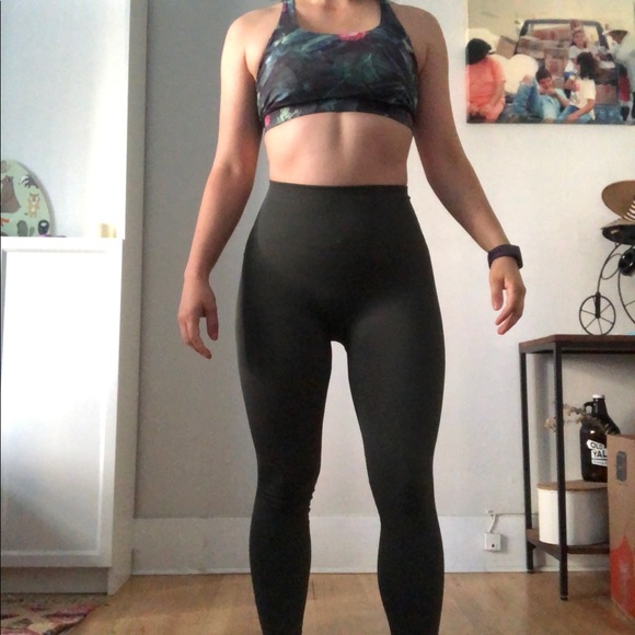 Lululemon High Rise Tights - Picture 4 of 5